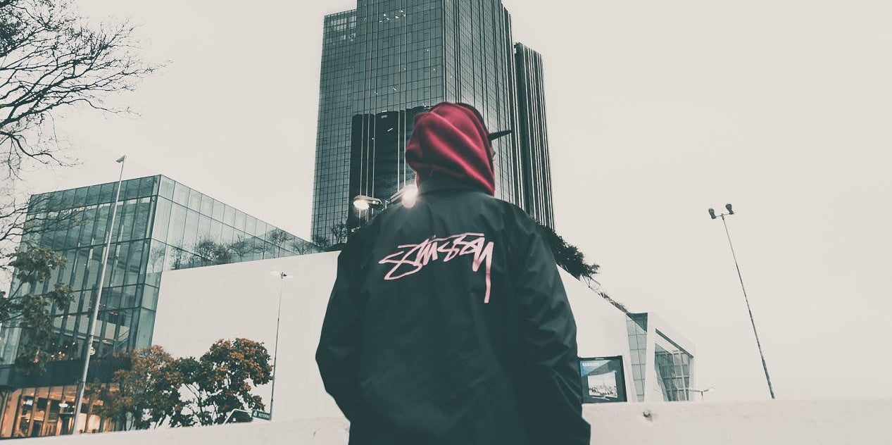 Veste stussy streetwear en ville