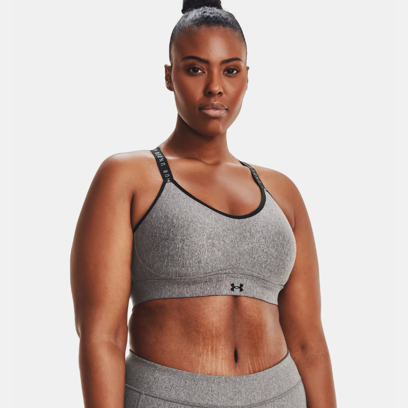 photo d'une femme portant une brassière under armor