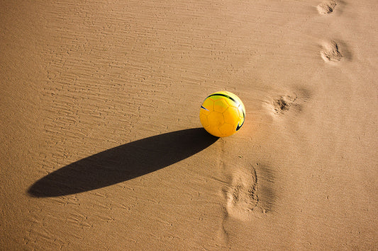 Photo d'un ballon de foot pour le beach soccer un sport d'été
