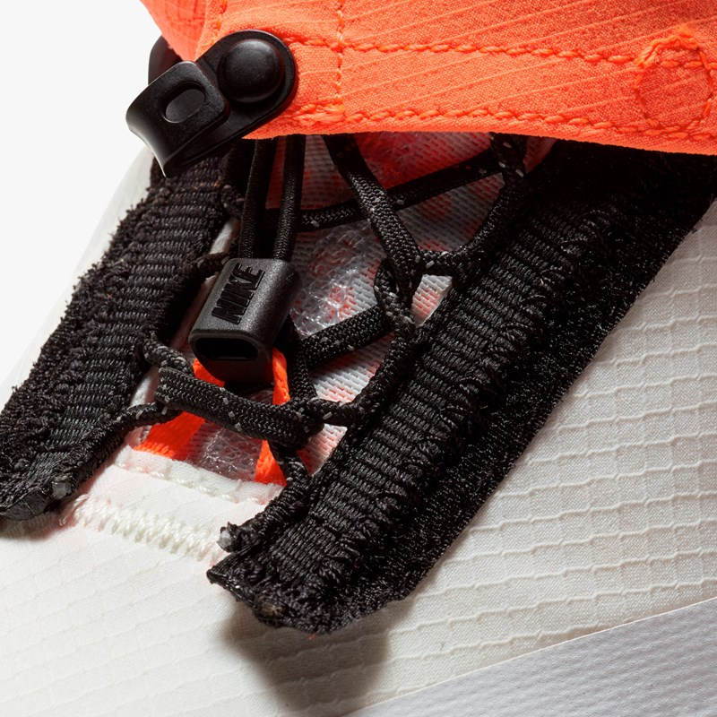 Détail des sneakers Nike drifter gator ISPA Blanche