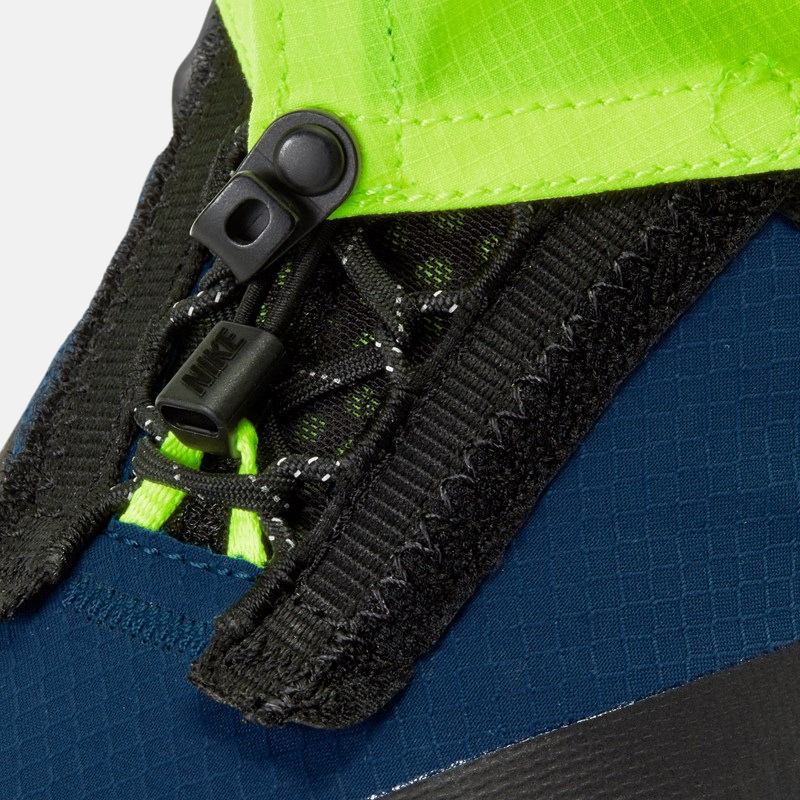 Lacets de la sneaker Nike Gator Drifter ISPA bleue