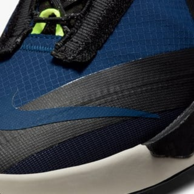 Swoosh de la sneaker Nike drifter gator ispa bleue et noir