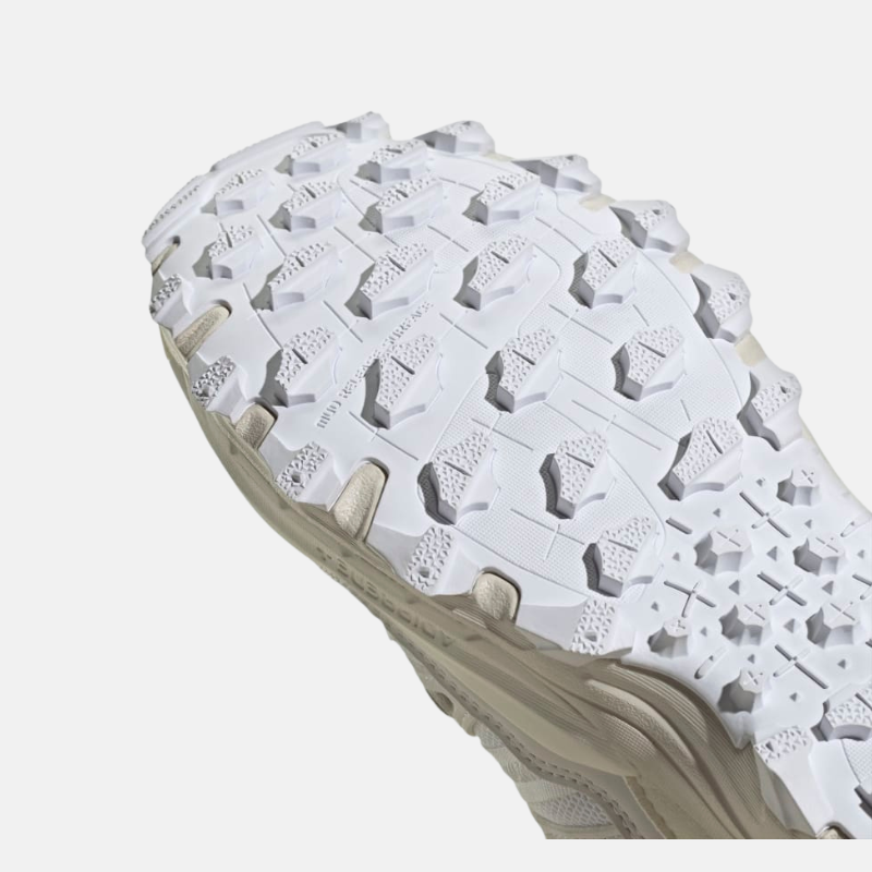 Photo de Sneakers Adidas Hyperturf blanches Semelle Caoutchouc Traction
